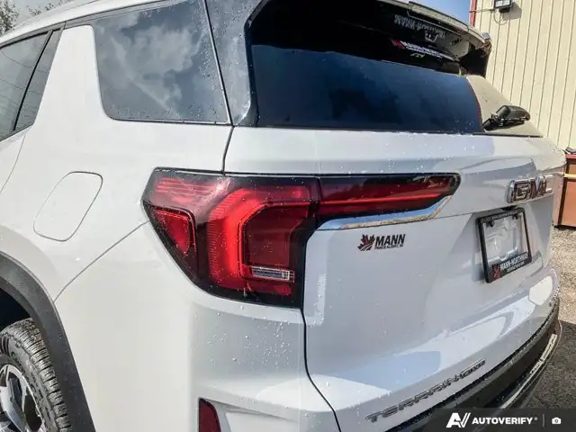 2027 GMC Terrain AWD Elevation5746866571450880011