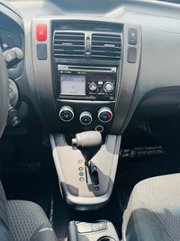2009 Hyundai Tucson GLS Year: 2009 Make: Hyundai Model: Tucson Mileage: 195,081 Km Transmission: Aut... (image 9)