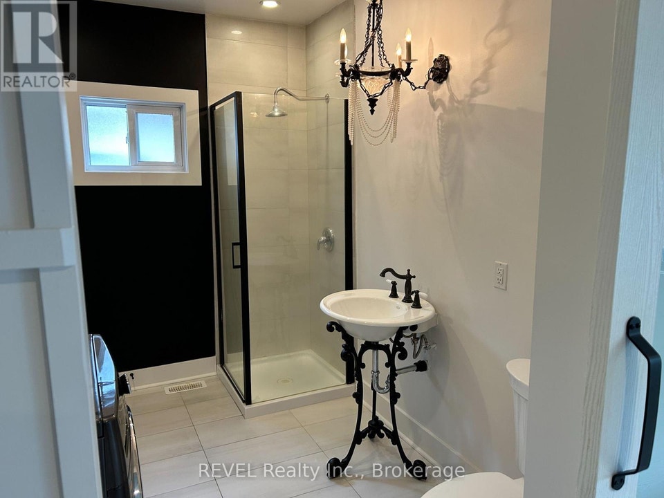 43 WILEY STREET St. Catharines (Downtown), Ontario 4