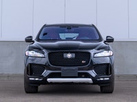 CARGET AUTOMOTIVE is thrilled to offer this 2020 Jaguar F-Pace S, a luxury performance SUV powered b... (image 3)