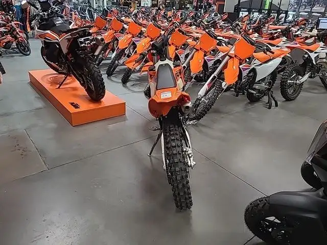 2025 KTM XC 250 in Dirt Bikes & Motocross in Calgary - Image 11