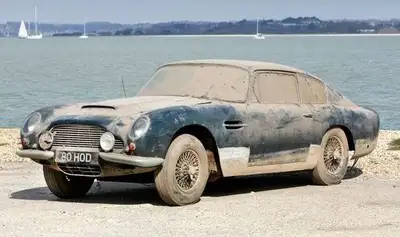 je suis a la recherche d’une vielle aston martin db ou autre entre les années 1940-1997 toute condit...