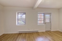 Akelius studio apartment for rent. Located near Aylmer in the Milton Park neighborhood, Montreal. pr... (image 3)