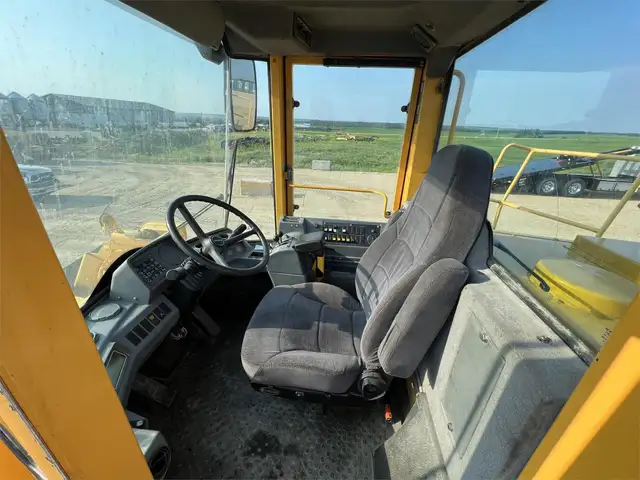 1998 VOLVO L150C in Heavy Equipment in Ottawa - Image 8