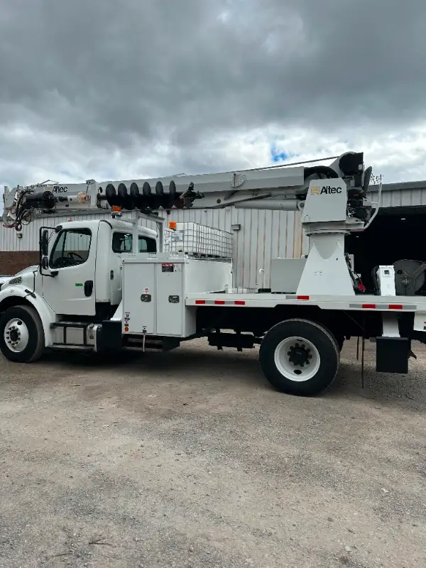 2016 Freightliner DC47 Digger Derrick - Cummins in Other in Moose Jaw - Image 7