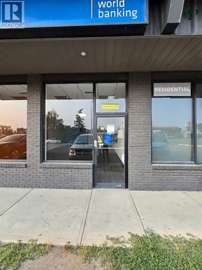 FOR RENT 1280 SQFT! GREAT LOCATION FOR YOUR BUSINESS: SMALL CAFE, loan shop, take-out and most retai...
