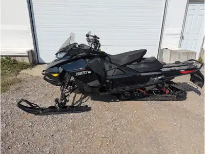 2021 Ski-Doo Renegade X Rotax 850 E-TEC 9616 KM 2021 Ski-Doo Renegade; X Rotax; 850 E-TEC; Adj. Kit...