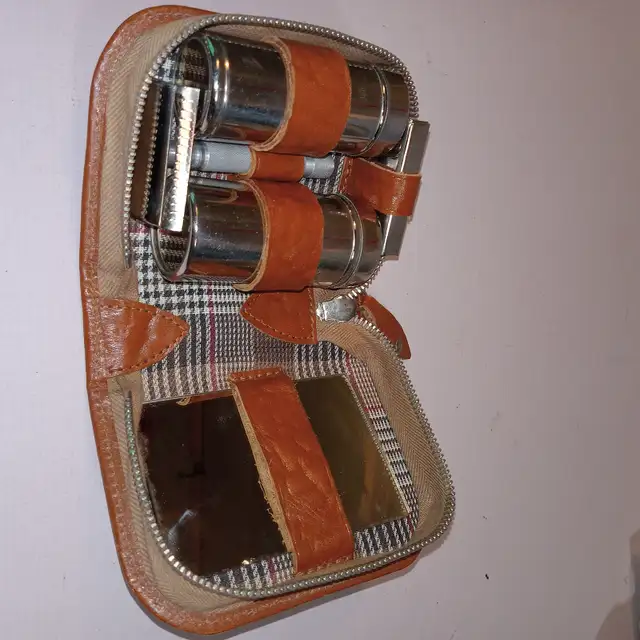 Vintage Travel Shaving Toiletry Set Blades Razor Made in Germany in Other in Belleville - Image 2