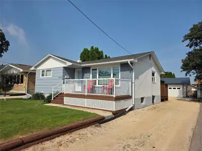 P02//Portage La Prairie/Immaculate Sightline that Dreams are Made of! Well, it can all be yours - co...