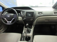 HONDA CIVIC 2014 DX AVEC SEULEMENT 179600 KM CERTIFIÉ ( RAPPORT CARFAX DISPONIBLE ) MOTEUR 1.8 LITRE... (image 9)