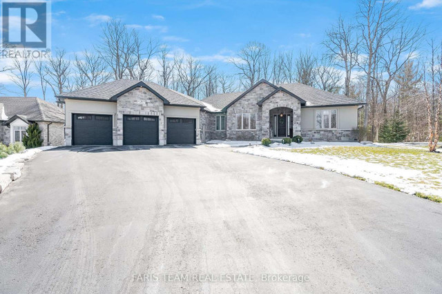 29 TIMBER WOLF TR Springwater, Ontario in Houses for Sale in Oakville / Halton Region - Image 3