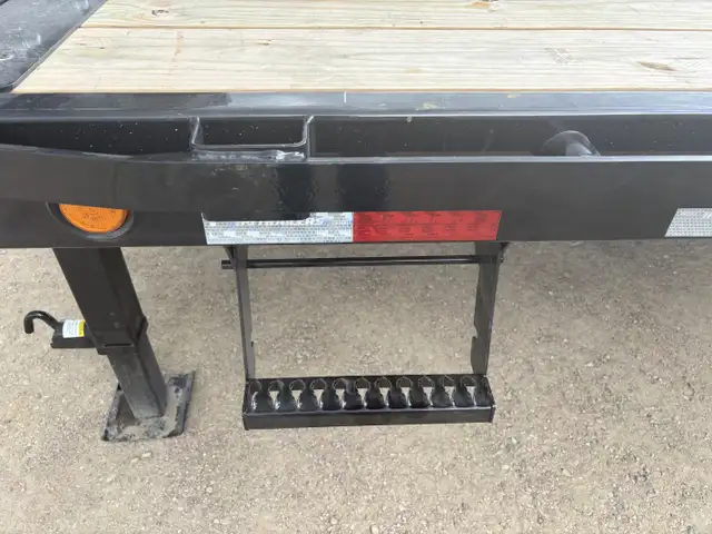 2026 PJ Trailers 32' Gooseneck Low-Pro Flatdeck with Duals 30K  in Cargo & Utility Trailers in Saskatoon - Image 21