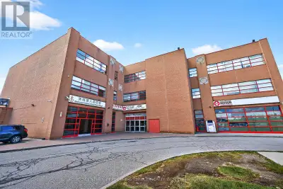 Excellent opportunity to own approx. 624 commercial unit on the 2nd floor of Dixie Park Centre. Wash...