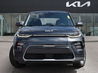 Experience urban versatility redefined with the distinctive Gray 2022 KIA SOUL EV. Perfectly sized f... (image 1)