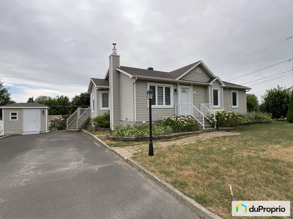 $372,300 - Raised Bungalow for sale in Cap-St-Ignace — photo 3