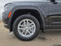 This Jeep Grand Cherokee L has a strong Regular Unleaded V-6 3.6 L/220 engine powering this Automati... (image 5)