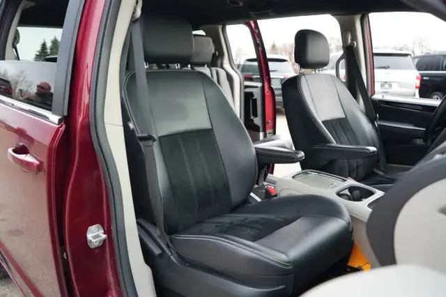 2018 Dodge Grand Caravan SXT Premium Plus WITH STOW & GO in Cars & Trucks in Red Deer - Image 28
