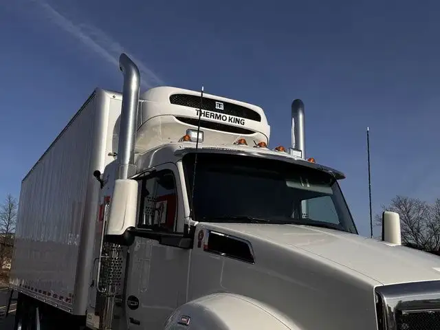 2025 Kenworth T880 in Heavy Trucks in Moncton - Image 5