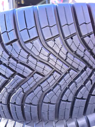 2 x 235/50/20 Goodyear assurance allwaetherReady tires % 95 tread left DOT2025 almost 11/32'' very G...
