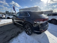 Welcome to Country Hills Volkswagen 2025 Volkswagen Atlas Cross Sport Execline Our team of knowledge... (image 5)
