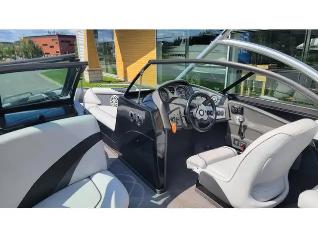 2010 Moomba LSV in Powerboats & Motorboats in Laurentides - Image 5