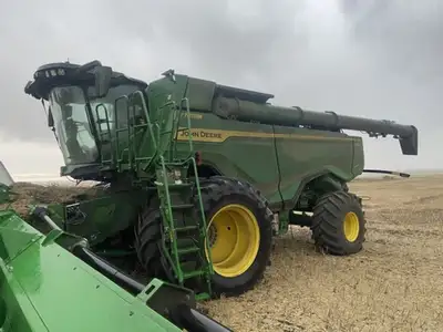 John Deere 13.6L 550HP, Prodrive XL, Hydro, Firestone VF710/70R42 Duals, Firestone 750/65R26 Tires,...