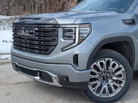Turbocharged Diesel I6 engine for robust power | 4x4 drive ensures confident handling in all conditi... (image 2)
