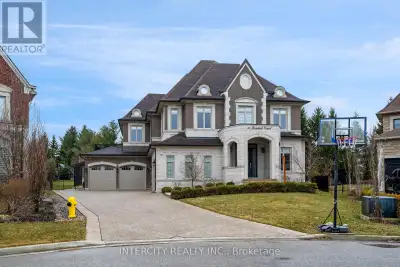 Welcome to 34 Rosebud Crt. A true masterpiece of luxury living in Klienburgs most prestigious commun...