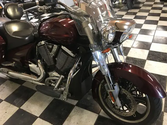 2010 Victory Cross Roads TOURER FOR SALE...$ 6,500. PLUS GST in Sport Touring in Calgary - Image 11