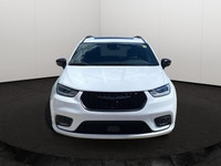 This Chrysler Pacifica has a dependable Regular Unleaded V-6 3.6 L/220 engine powering this Automati... (image 5)