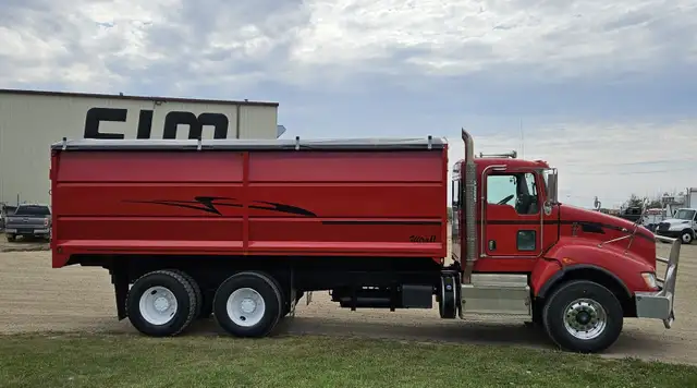 2014 Kenworth T400 Grain Truck in Heavy Trucks in Saskatoon - Image 4