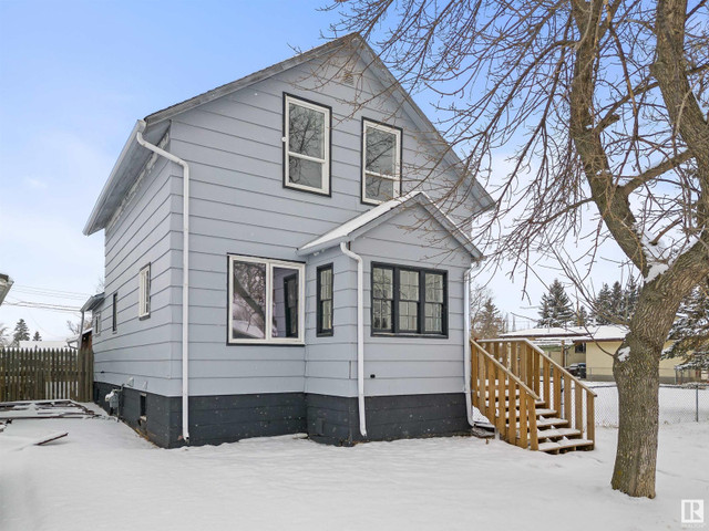 5036 49 AV Bruderheim, Alberta in Houses for Sale in Strathcona County - Image 2