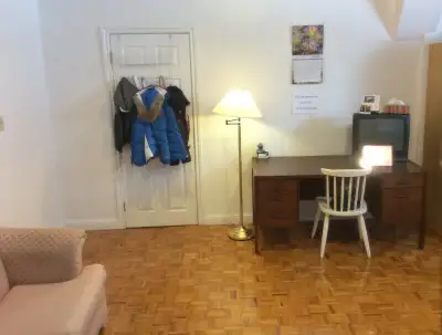 Large Room with own kitchen in Basement of large house at Yonge & Finch. Walk to subway. Utilities a...