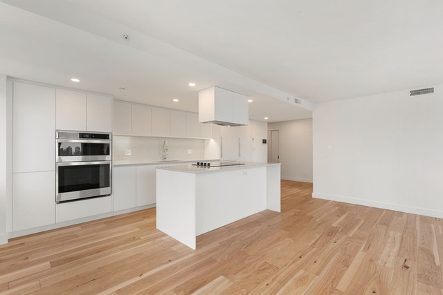 3460 Peel Street 3460 Peel Street — photo 2