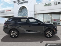 Clean Carfax! Leather and Panoramic Sunroof! Navigation! Elevate your daily drives in this meticulou... (image 6)