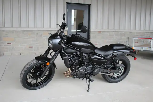 2025 Kawasaki ELIMINATOR 500 SE Motorcycle in Street, Cruisers & Choppers in Trenton - Image 2