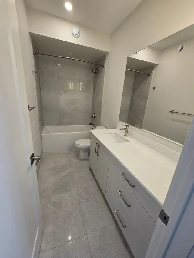 51 Jolliet Ave, #1: Bachelor Apartment (East Ottawa) in Long Term Rentals in Ottawa - Image 4