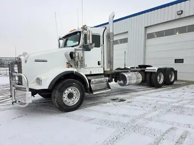 2013 Kenworth T800 6x4 Day Cab Truck Tractor Inframe done at 26172 engine hours. Brand new transmiss...