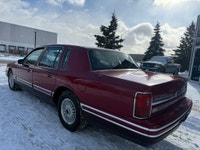 Alexander The Great Inc. 2695 Durante Way Milton, ON, L9T 5J1 Phone: 416-839-1558 1994 LINCOLN TOWN... (image 8)