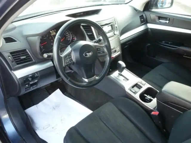 2014 Subaru Outback 4dr Wgn H4 Auto 2.5i Premium in Cars & Trucks in Calgary - Image 11