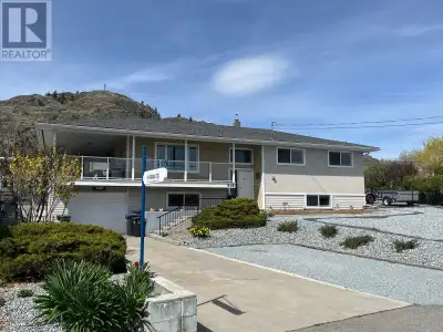 STUNNING FAMILY HOME WITH PANORAMIC VIEWS! 5 Bedrooms | 3 Bathrooms | Brand New Kitchen. Welcome to...