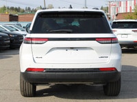 4x4, 3.6L V6, Black Appearance Package, Trailer Tow Package, Dual-Pane Panoramic Sunroof, 9 Amplifie... (image 3)