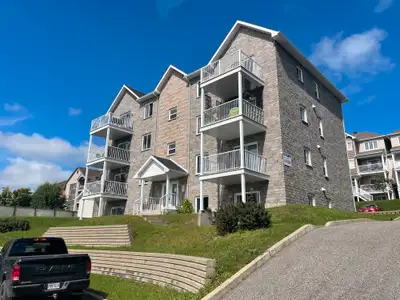 Superbe grand 4 1/2 Charlesbourg, Rez de chaussé, Juillet