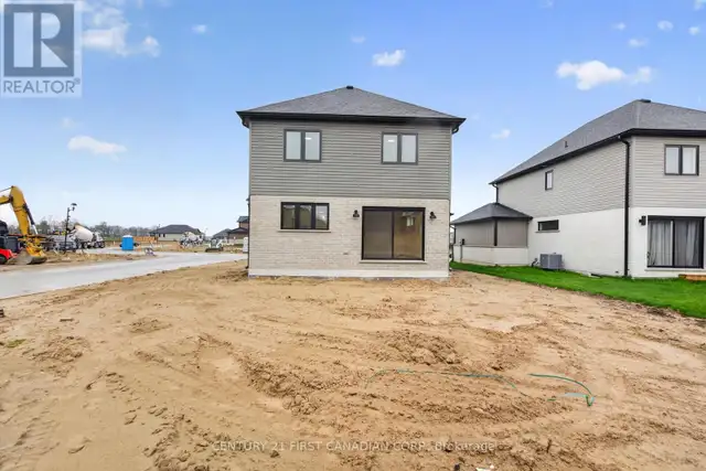 34 POSTMA CRESCENT North Middlesex (Ailsa Craig), Ontario in Houses for Sale in Grand Bend - Image 32
