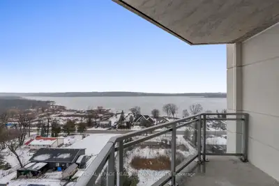 Modern Luxury Meets Lakeside Serenity