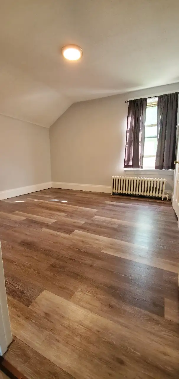 STUNNING 2 Bedroom - Great Location by Victoria Street