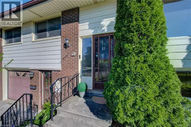 79 GAY Crescent Kitchener, Ontario in Houses for Sale in Kitchener / Waterloo - Image 4
