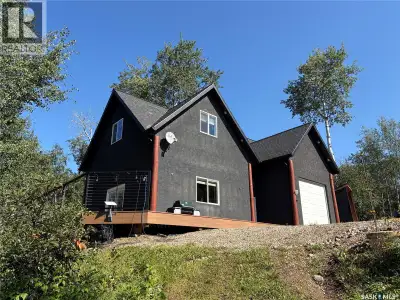 A little bit of lake, a lot of lifestyle! This 1,130 sq. ft. four-season waterfront cabin at Sunset...