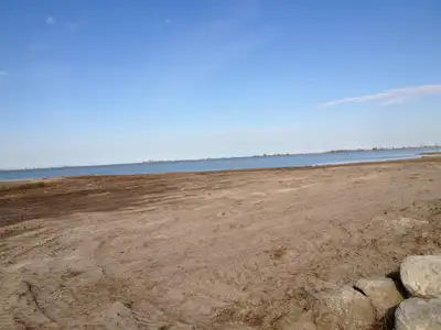 R19//Oak Point/Not Just Lakefront, it's Beachfront! Sandy beach right in front is amazing here, perf...