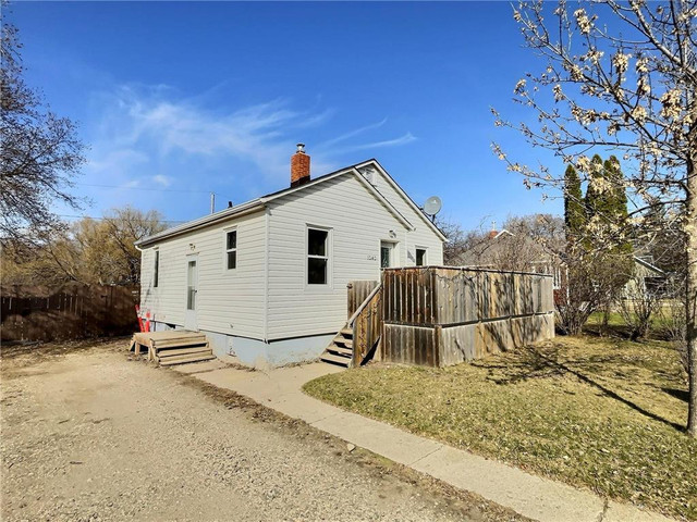 1040 7th Avenue S Virden, Manitoba in Houses for Sale in Brandon - Image 2